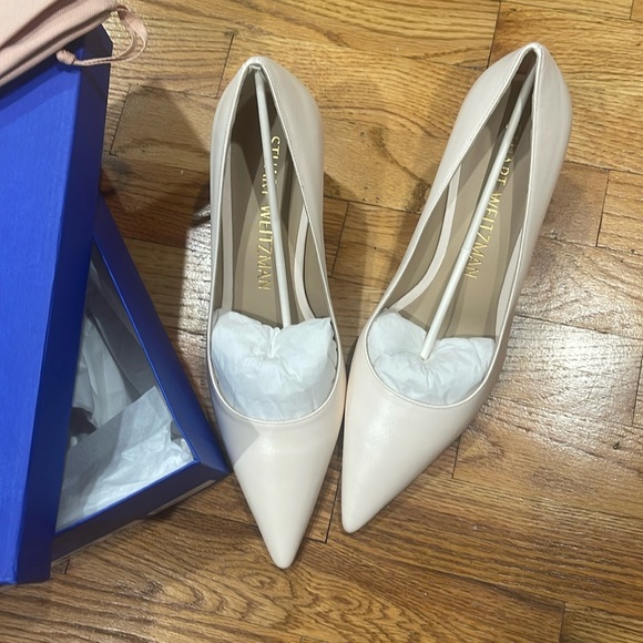 Stuart Weitzman - Picture 1 of 6
